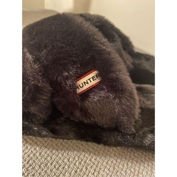 HUNTER BLACK FAUX FUR FLATFORM SLIDES - Picture 4 of 10